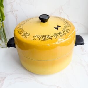 Vintage Wear-Ever 5 Qt Enamel Pan with Veggie Decoration & Vented Lid